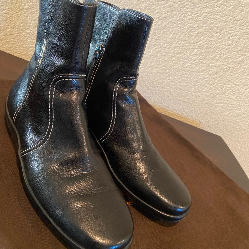 Tod’s Italian leather ankle boots.